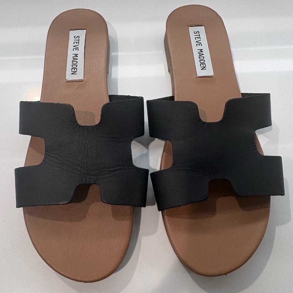 Steve Madden Black and Tan Slide Sandals